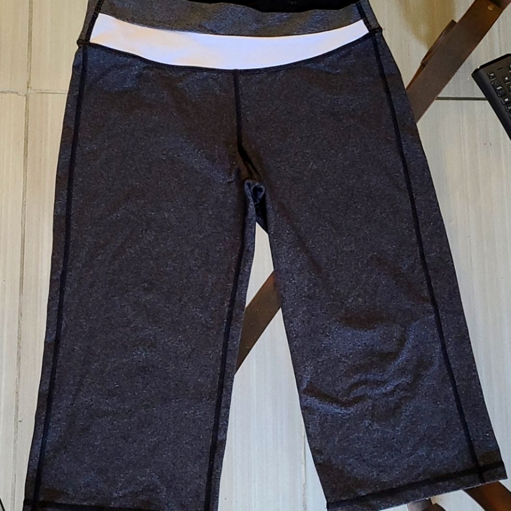 Lululemon womens yoga pants size 6